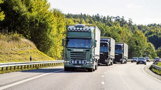 Schwere Nutzfahrzeuge sollen künftig deutlich weniger CO2 ausstoßen. (Bild: VW)