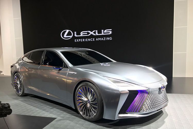 Saubermann im Smoking: Toyota-Tochter Lexus zeigt die Studie der Limousine LS, die von einer Brennstoffzelle angetrieben wird. (Stefan Grundhoff)
