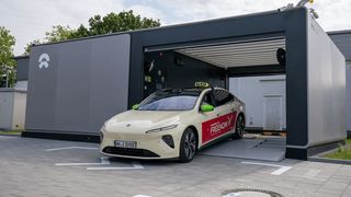 Nio betreibt mehrere Tausend Stationen für einen Batterietausch – gut 20 davon in Deutschland. Global hat sich das Konzept noch nicht durchgesetzt. (Bild: Nio Deutschland)