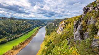 Über Flüsse wie die Elbe gelangen jedes Jahr viele Tonnen Plastikmüll ins Meer. (gemeinfrei, Sangga Rima Roman Selia)