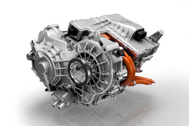 Der Zweigang-Antrieb kann eine bis zu rund fünf Prozent höhere Reichweite bei Elektrofahrzeugen bewirken. (ZF Friedrichshafen)