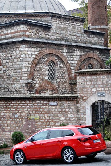 Von der B-Säule bis zum Heck ist die Karosserie komplett neu. (Archiv: Vogel Business Media)