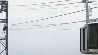 Zwei Seilbahngondeln können in Brest bis zu 60 Personen mehr als 400 Meter über den Fluss Penfeld befördern – und dies mit einem Stromverbrauch, der nahezu Null erreicht. (Bartholet)