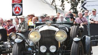 Automobile Schätzchen: Mehr als 30.000 Oldtimer-Fans aus Nah und Fern pilgerten am ersten August-Wochenende zu den „Classic Days Schloss Dyck“ am Niederrhein. (Foto: sp-x)