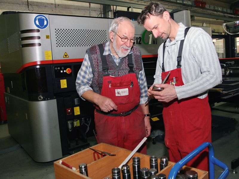 Inhaber und Gründer Kurt Wüst (links) mit seinem Sohn und Produktionsleiter Daniel Wüst. (Bild: Anne Richter, SMM)
