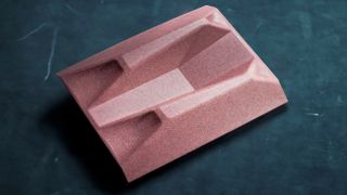 Mit NFPP sind Bauteile bis zu 40 Prozent leichter als vergleichbare Kunststofflösungen und bieten zugleich hohe mechanische Stabilität. (Bild: Leonhard Kurz)