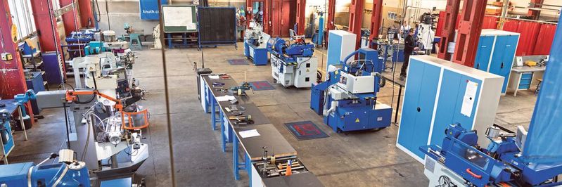 Prüfungsstrecke Zerspanungsmechaniker /Schleifmaschinensysteme: Außen-, Innen- und Flachschleifen.(Bild:  Knuth)