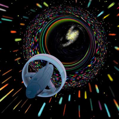 Ein solcher Warp-Antrieb ist sogar prinzipiell möglich, scheitert aber am enormen Energieaufwand, der dafür nötig wäre. Dennoch forscht die NASA weiter an diesem Thema. „Vielleicht ist eine Star-Trek-Erfahrung noch zu unseren Lebzeiten gar nicht so unwahrscheinlich“, sagt Projektleiter Harold White. (Bild: NASA)