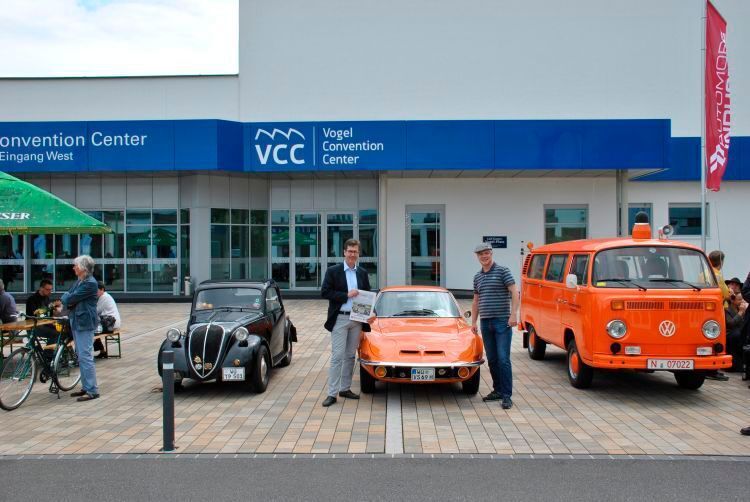 Auch der Oberbürgermeister von Würzburg, Christian Schuchardt (li.), ließ es sich nicht nehmen, zusammen mit  Dr. Gunther Schunk, Chief Communication Officer der Firmengruppe, die Rallyeteilnehmer in seiner Stadt willkommen zu heißen.  (Dominsky)