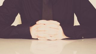 Mitarbeitern ein Feedback geben ist für das Berufsleben essenziell. Manchmal sind diese Feedbackgespräche auch negativ ausgerichtet, womit Viele ein Problem haben. Wie Sie Ihren Mitarbeitern negatives Feedback geben können, lesen Sie hier. (gemeinfrei)