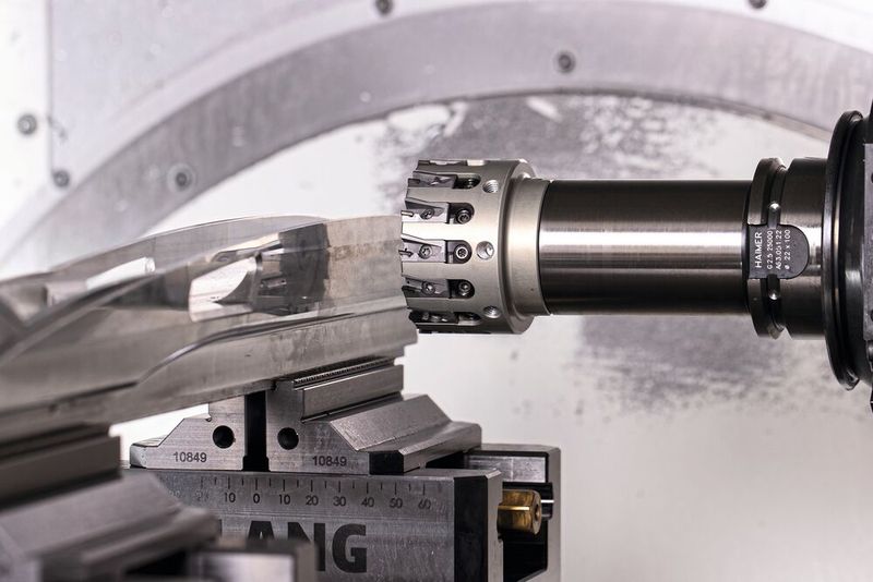 Die Umstellung auf den Horn-PKD-Fräser DTM 1710 sparte zehn Minuten Bearbeitungszeit ein.(Bild:  Horn/Sauermann)