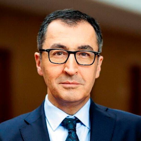 Bundesminister Cem Özdemir will in Brüssel mehr Druck für eine bessere Kennzeichnung von Lebensmitteln machen.(Bild:  BMEL/ Janine Schmitz/ Photothek)