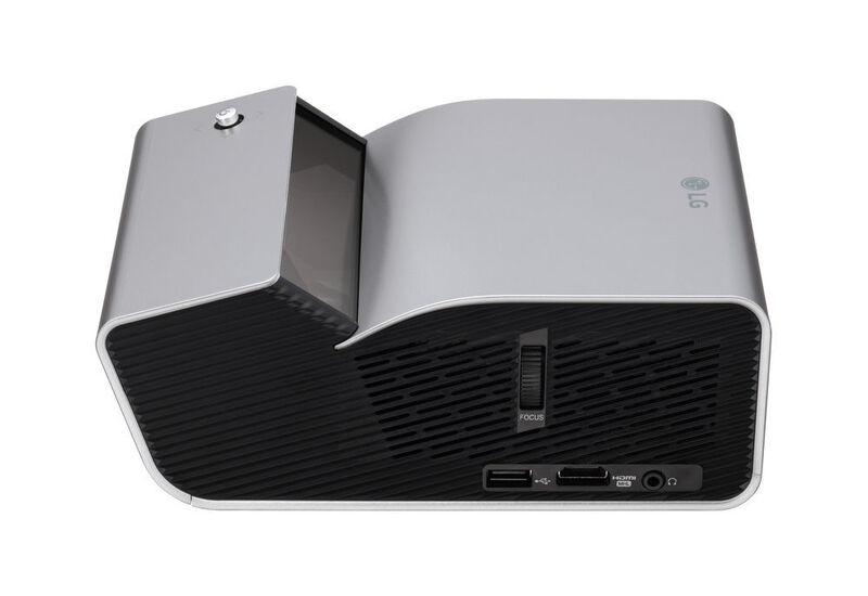 An Eingängen stehen ein HDMI-Port mit MHL, VGA und ein USB-Port bereit. Zudem bietet der kompakte Projektor Screen-Share für den kabellosen Empfang von Inhalten und Bluetooth für externe Lautsprecher. (LG)