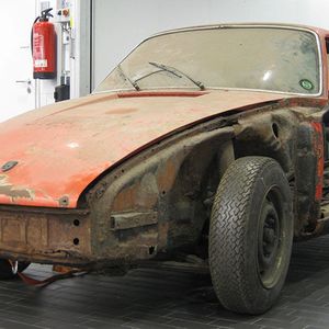 Die Bestandsaufnahme verhieß eine Menge Arbeit an dem historisch bedeutsamen Elfer, der fortan unter dem Spitznamen „Nummer 57“ lief. (Bild:  Porsche)