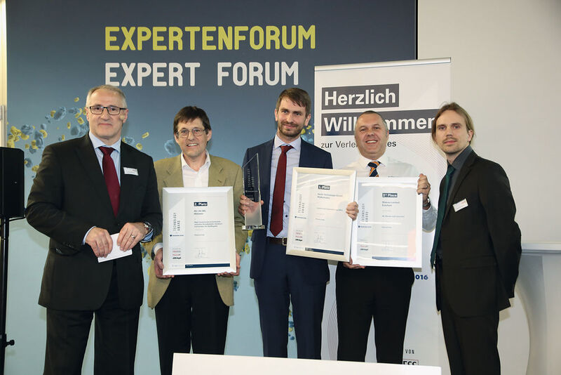 Winners in Pharma/Food: 1. Price CFE-L by Hecht Technologie (mi. Jan Hecht) ; 2. Price: High Containment-Interface, Air-Jet (left: Thomas Schneider); 3. Price: IBC Blender with Intensifier, Matcon (right Richard J Lockwood). (Picture: Nürnberg Messe / Frank Boxler)