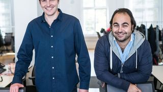 Die Auto1-Gründer Christian Bertermann (li.) und Hakan Koc starten jetzt auch als Finanzdienstleister: Auto 1 Fintech bietet Einkaufsfinanzierung für den Gebrauchtwagenhandel. (Dominik Butzmann)