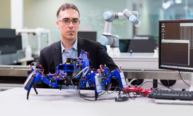 Die von Dalloros Team entwickelten Algorithmen ermöglichen eine Aufgabenplanung mit mehreren Robotern, sodass zwei oder mehr kooperierende Geräte die additive Fertigung oder Oberflächenbearbeitung eines Objekts oder Bereichs übernehmen können. (Bild: Siemens AG)