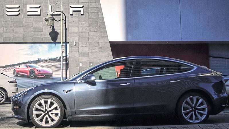 (Bild:  Tesla /Chris Yarzab / CC BY-SA 2.0)