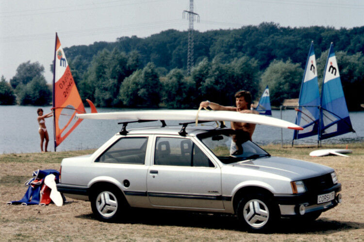 Auch als Stufenheck gefertigt: Diese Variante des Corsa A gab es ab 1985. (Opel)