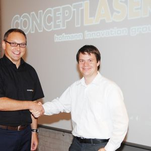 Frank Herzog, Concept Laser, und Tim Richter, RSC Engineering: „Referenzen und Expertise von RSC Engineering bieten zukünftig eine ausgezeichnete Basis, um die Stärken des Laser-Cusing auszuschöpfen.“