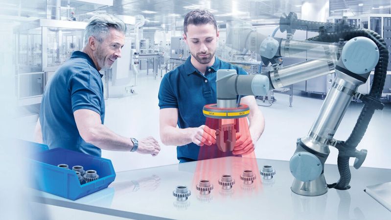 Der End-of-Arm-Safeguard (EOAS), von Sick gemeinsam mit Universal Robots (UR) entwickelt, wird direkt am Roboterflansch installiert, erzeugt ein kegelförmiges Schutzfeld um Werkzeug und Werkstück und sichert diesen Bereich damit effektiv ab. (Bild:  Sick)