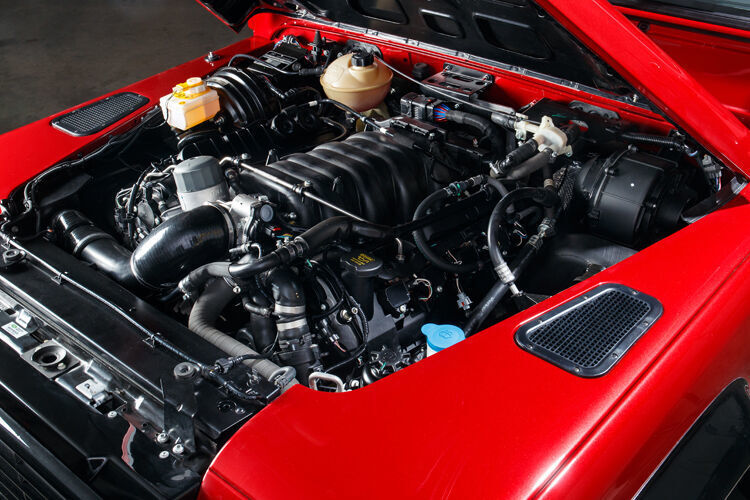 Das V8-Spenderherz beschleunigt den Defender in rund 5,6 Sekunden auf 100 km/h. (Jaguar Land Rover)