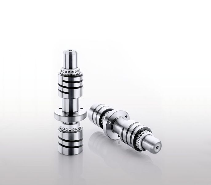 Die Führungsbuchsen mit Kleberille von Steinel, werden mittels Übergangspassung in die Aufnahmebohrungen der Werkzeugplatten gesetzt und erhalten ihre exakte Position und Ausrichtung durch die spielfreie Passung. (Steinel)