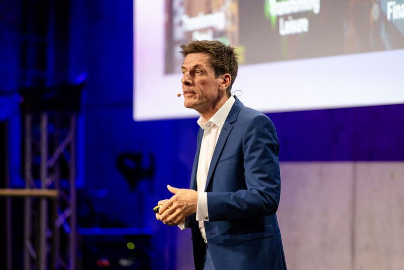 Dieter Stehle, Stehle, General Manager Lenovo Infrastructure Solution Group DACH bei Lenovo, informierte über das breite KI-Portfolio des Herstellers und die Möglichkeiten für die Partner. (Bild: Michael Schwettmann)