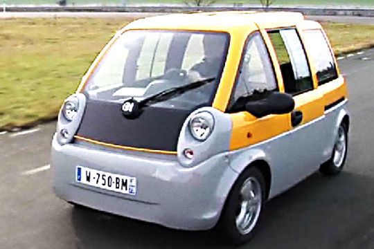 Der Mia der französischen Karosseriefirma Heuliez wurde von Ex-VW-Designers Murat Günak entworfen. Der kleine Dreisitzer soll in der zweiten Jahreshälfte 2010 auf den Markt kommen. Angestrebt ist ein Preis von unter 20.000 Euro. (Archiv: Vogel Business Media)