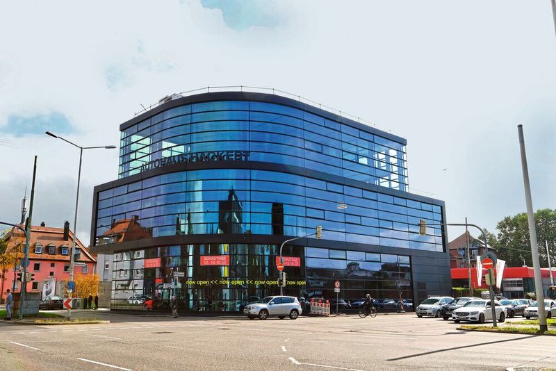 Das Autohaus Hackert wurde vom Heilbronner Architekturbüro Mattes Riglewski Wahl entworfen.