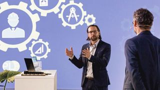 Auch in diesem Jahr wird wieder Benedikt Hofmann, Chefredakteur MM Maschinenmarkt, durch die Veranstaltung führen. (Bild: Stefan Bausewein/VCG)