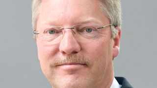 Prof.Dr.-Ing. Paul Uwe Thamsen ist Leiter des Fachgebietes Fluidsystemdynamik mit Schwerpunkt Strömungstechnik in Maschinen und Anlagen der TU Berlin. Forschungsschwerpunkte: Untersuchung von Strömungsmaschinen und strömungstechnischen Anlagen (insbesondere Kreisel- und Unterwassermotorpumpen, Abwasserpumpen und Abwassersysteme), technische Fehlerdiagnose von Systemen, Modellversuche an Einlaufbauwerken, Lüfter für Großmotoren, Seitenkanalverdichter, Kavitation und verschiedene Themen der Windenergieanlagen sowie laserunterstützte Geschwindigkeitsmessungen (PIV) und CFD (Bild: Ulrich Dahl - Pressestelle der Technischen Universität Berlin)