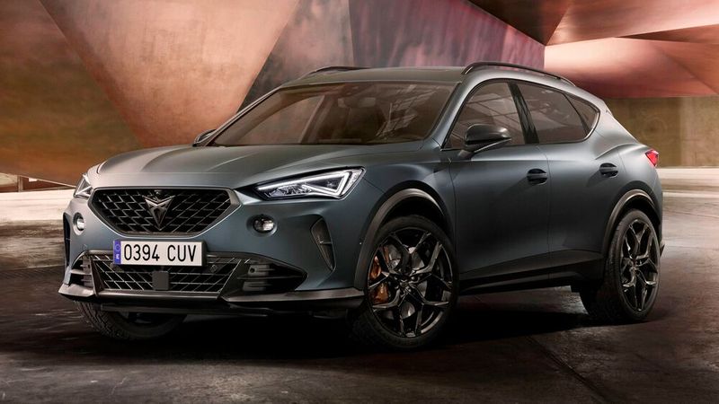 Die Sondermodelle sind durch ihre Lackierungen besonders. Der Formentor Enceladus ist in „Enceladus Grey“ lackiert, … (Bild: Seat)