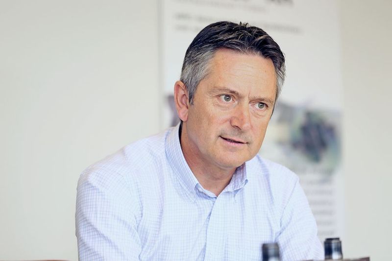 «Wir verfügen über eine eigene Konstruktion im Bereich der Werkstück-Spanntechnik. Eine besondere Stärke darin ist unser Nullpunktspannsystem DockLock, das wir selbst entwickelt haben und in der Schweiz produzieren lassen». Urs Zumsteg, Geschäftsführer der Vischer & Bolli AG (Matthias Böhm)