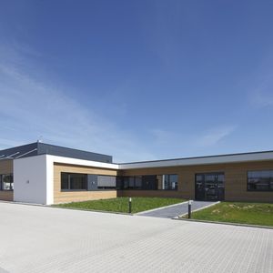 Die Otto Zepp GmbH hat ihren Firmensitz so realisiert, dass der grüne Gedanke des Gebäudes bereits von außen sichtbar ist.