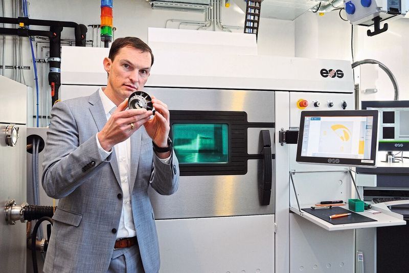 Dr. Thomas Neuenhahn, Head of Manufacturing Center of Excellence, Siemens. (Fraunhofer-ILT, Aachen)