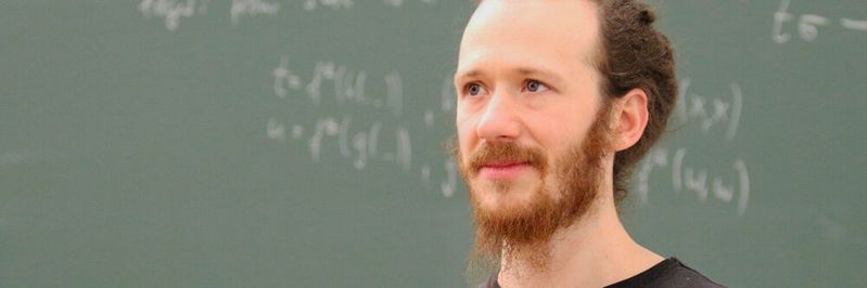 Die Doktorarbeit von Paul Strohmeier mit dem Titel „Shaping Material Experiences: Designing Vibrotactile Feedback for Active Perception” wurde vor kurzem mit dem „Outstanding Dissertation Award“ der „Special Interest Group on Computer Human Interaction (SIGCHI)“ ausgezeichnet.(Bild:  Uni Saar)