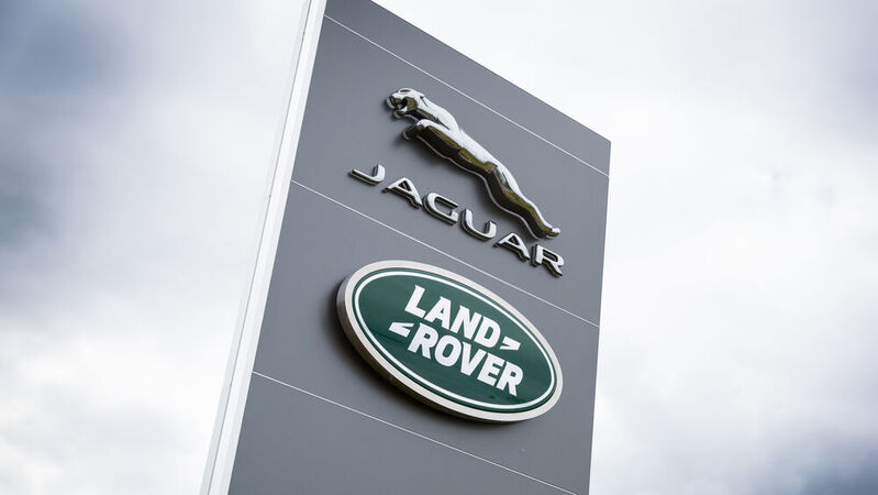 Im Netz von Jaguar Land Rover brodelt es. Der Importeur stellt die Händler „in den Mittelpunkt des Wandels“ – und kündigt die Verträge.