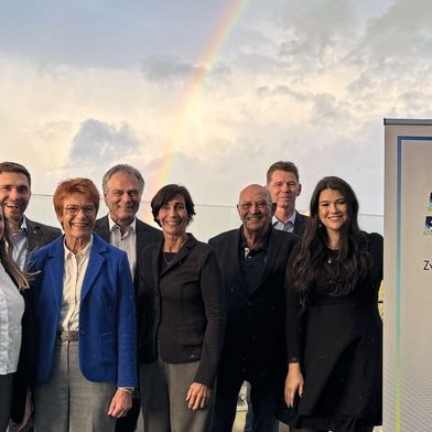 Gehen künftig als fusioniertes Unternehmen einen gemeinsamen Weg: die Autohäuser Brandt und Eggers (im Bild: die Unternehmensleitungen). (Bild: Autohaus Brandt/Autohaus Eggers)