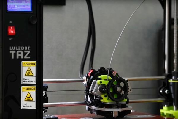 US-Armee und Marines entwickeln gemeinsam ein System, mit dem sich Drohnen auf einem 3D-Drucker bedarfsgerecht binnen 24 Stunden herstellen lassen.  (David McNally, army.mil)