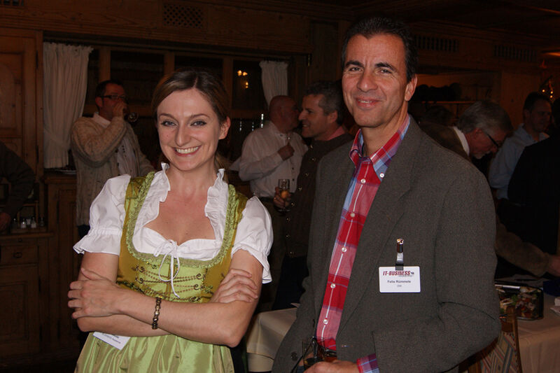Vera Nikolic (IT-BUSINESS Akademie) und Felix Rümmele (IBM) freuten sich auf einen adventlichen Abend. (Archiv: Vogel Business Media)