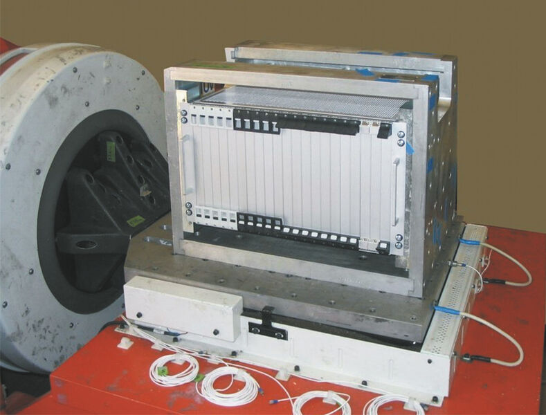 Bild 4: Schock- und Vibrationstest nach MIL 810G und IEC 61587-1, Anforderungsstufe DL 2 und DL3 (Bild: Schroff)