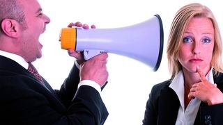 Sprache ist ein wichtiges Instrument in der Mitarbeiterführung – daher gilt es sie bewusst einzusetzen. (Bild: Bernd Leitner - Fotolia.com)