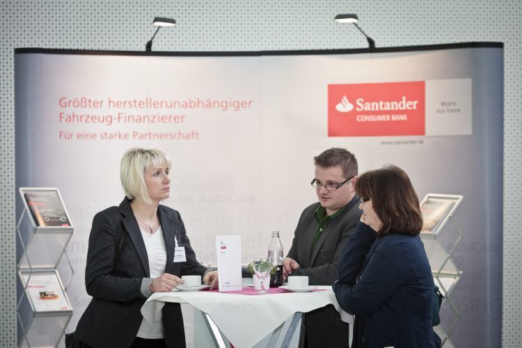Auch der Stand der Santander Consumer Bank war immer gut besucht. (Foto: Bausewein)