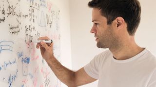 „Jeder Forscher und jeder Wissenschaftsbereich ist heute mit datenbezogenen Herausforderungen konfrontiert.“ Prof. Dr. Dr. Fabian Theis, Helmholtz Zentrum München (Helmholtz Zentrum München)