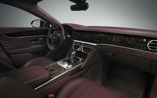 (Besonderes Augenmerk legt man bei Bentley auf eine Innenraumumgebung mit einem Höchstmaß an Komfort und Raffinesse. Bild: Bentley)