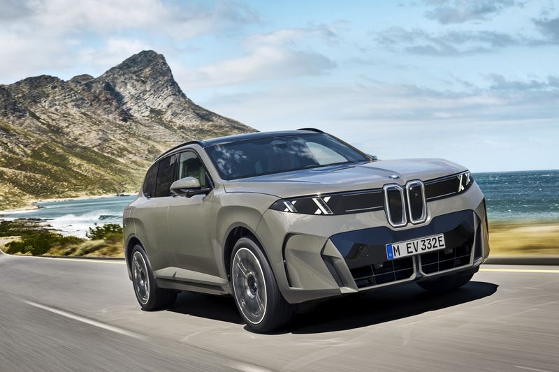 BMW has revamped the X5. For the first time, there is also an electric version called the iX5.(Source:  BMW)