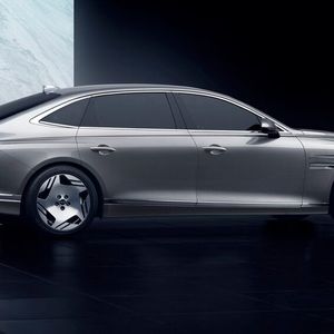 Der neue G80 Electrified bietet einen um 13 Zentimeter längeren Radstand.(Bild:  Genesis)