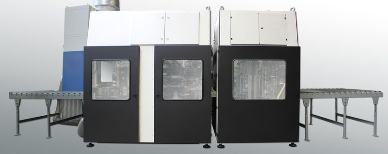 Die verketteten Anlagen: links der Edgeracer, rechts der Washer; Durchlauf der Werkstücke von rechts nach links. (Bild: Wöhler Brush Tech)