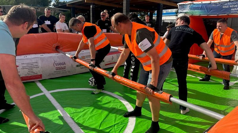 Das Autohaus Kühne unternimmt einiges, um das Zusammengehördigkeitsgefühl im Unternehmen zu stärken; unter anderem über Mitarbeiterevents. (Bild: Kühne)